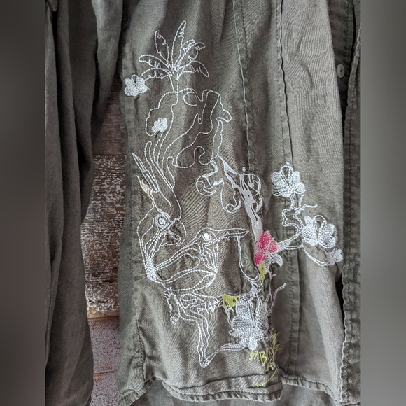 Unique Artful Dodger Embroidered Shirt - Picture 2 of 9